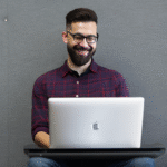 Utilizing GraphQL for Efficient API Communication in Apps: Understanding Subscriptions vs. Queries